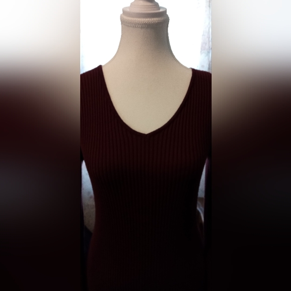 NWOT Maroon V-neck Sweater Dress Size L - Picture 3 of 7